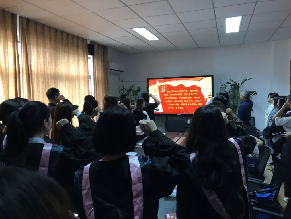 1560504341866015196.jpg 宣誓.jpg