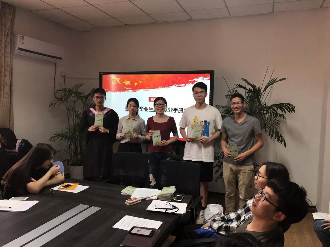 1560504487742082305.jpg 林老师廉洁从业手册.jpg